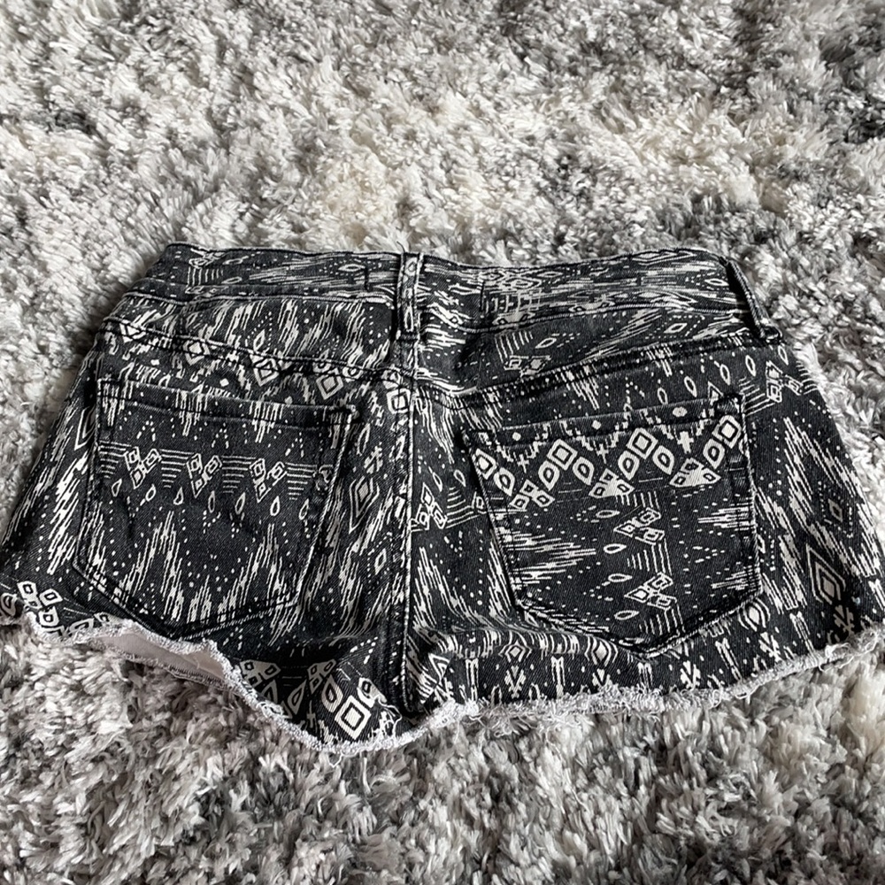 Shorts - Picture 2 of 3
